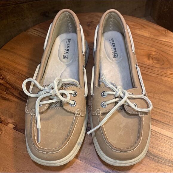 Sperry ladies nice shoes.  Inv 5219 - Picture 1 of 5
